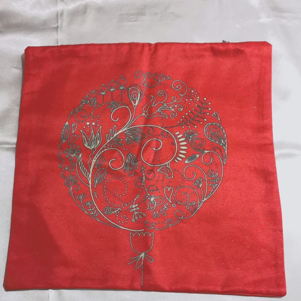 NWOT. Accent pillow case